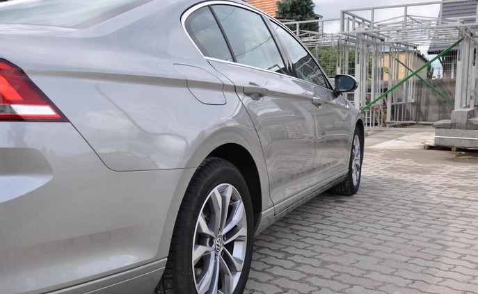 Volkswagen Passat cena 74500 przebieg: 110000, rok produkcji 2016 z Bielawa małe 154